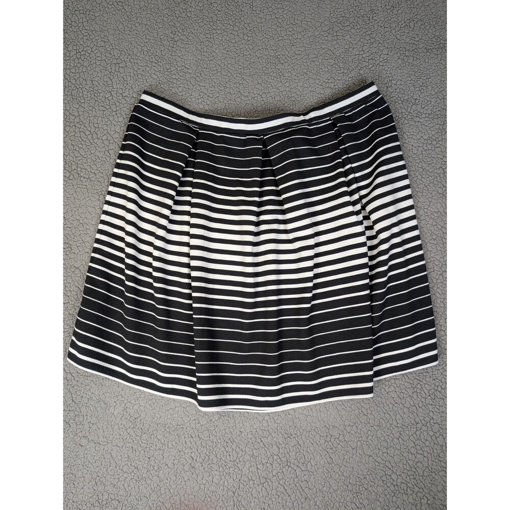 Dressbarn Woman's Skirt Size 3X Striped Black & White Soft Structured Office